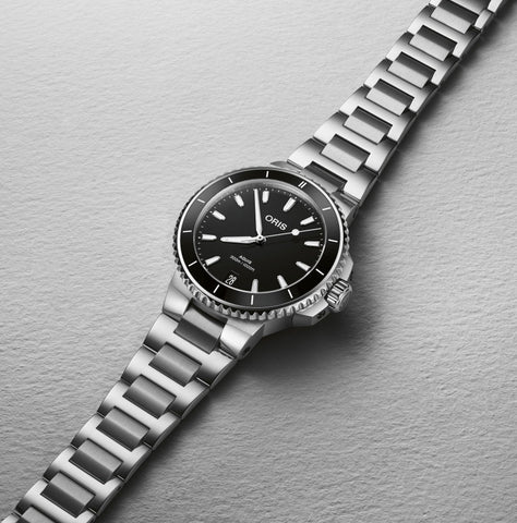 Oris Aquis Date 36.5mm Watch with black dial, steel bracelet, steel case