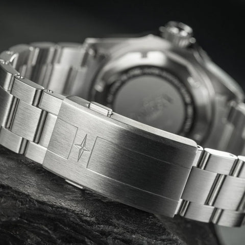 Davosa Ternos GMT Blue Black Tri Link Watch product detail view