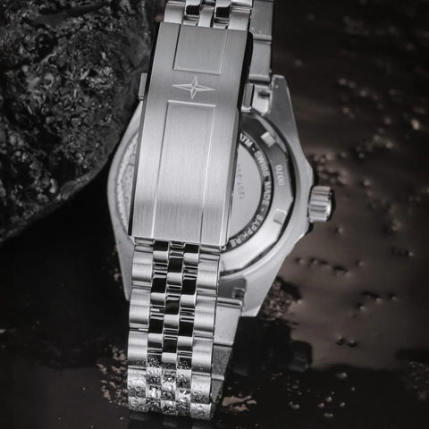 Davosa Ternos GMT Lucent Grey Red Penta Link Strap Watch product detail view