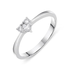 18ct White Gold 0.19ct Diamond Three Stone Heart Ring, R952.