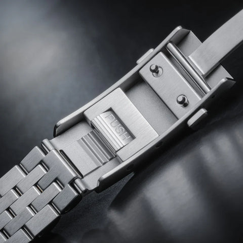 Davosa Ternos GMT Lucent Grey Red Penta Link Strap Watch product detail view