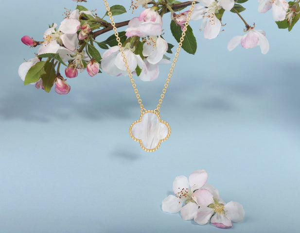 9ct Yellow Gold White Mother of Pearl Bloom Large Four Leaf Clover Ball Edge Chain Necklet