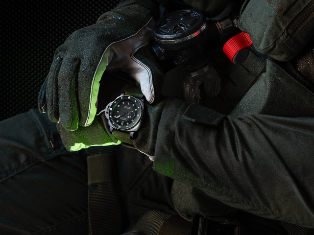 Panerai Submersible QuarantaQuattro Matt Green Ceramic Watch