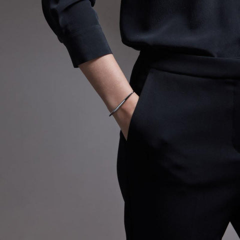 Shaun Leane Quill Sterling Silver Leather Bracelet. QU009.SSNABOS.