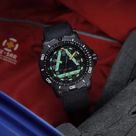 Luminox Ice-Sar 1080 Series XL.1081 - detail view