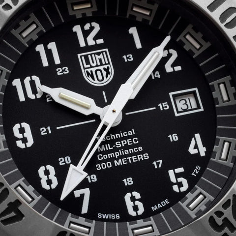 Luminox Mil-Spec 3350 Series XL.3351.2 - detail view