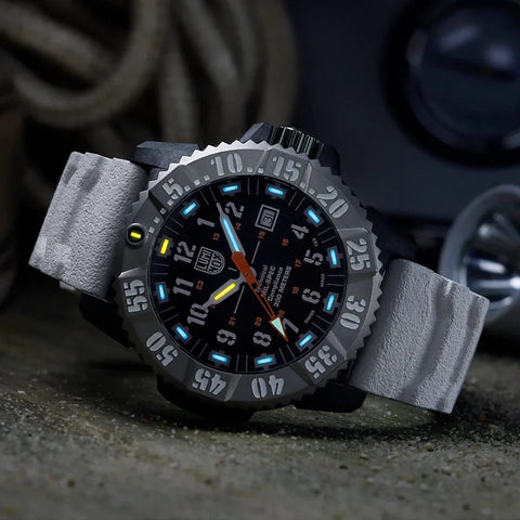 Luminox Mil-Spec 3350 Series White XL.3359.2 - detail view