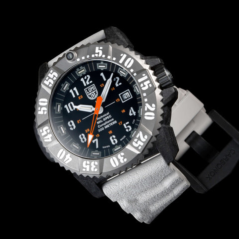 Luminox Mil-Spec 3350 Series White XL.3359.2 - detail view