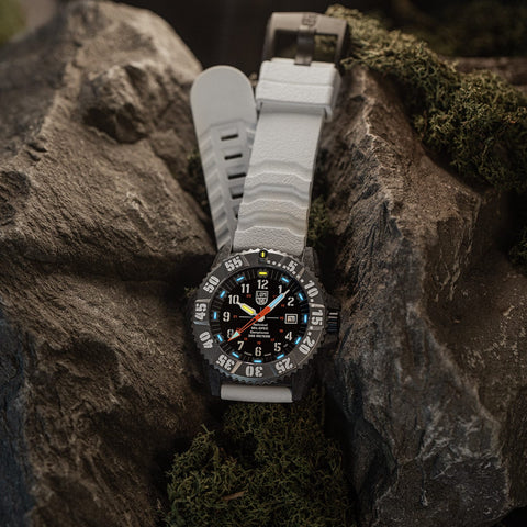 Luminox Mil-Spec 3350 Series White XL.3359.2 - detail view