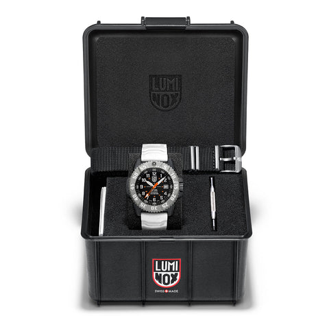 Luminox Mil-Spec 3350 Series Watch XL.3359.SET - detail view