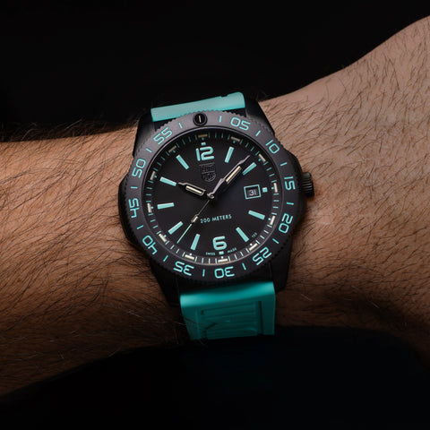 Luminox Pacific Diver Limited Edition 3120 Series XS.3124.N.SET - detail view