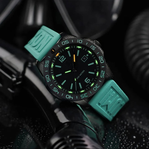 Luminox Pacific Diver Limited Edition 3120 Series XS.3124.N.SET - detail view