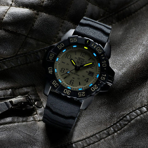 Luminox Navy Seal Foundation Military/Diver Watch XS.3251.CB.NSF.2 - detail view
