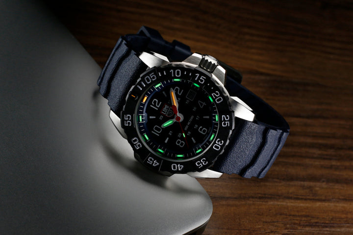 Luminox Navy Seals RSC 3250 Series Watch XS.3253.CB - UV light view