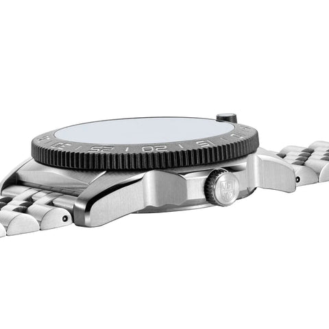 Luminox Pacific Diver 39mm 3120M Series Watch XS.3123M.SET.1 - detail view