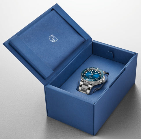Oris Aquis Date Calibre 400 43.5mm Watch with blue dial, steel bracelet, steel case