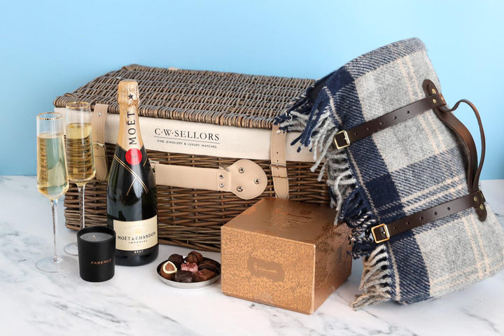 The C W Sellors Free Gift Picnic Hamper
