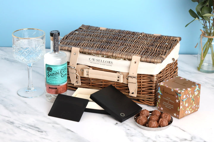 The White Peak Hamper, S233