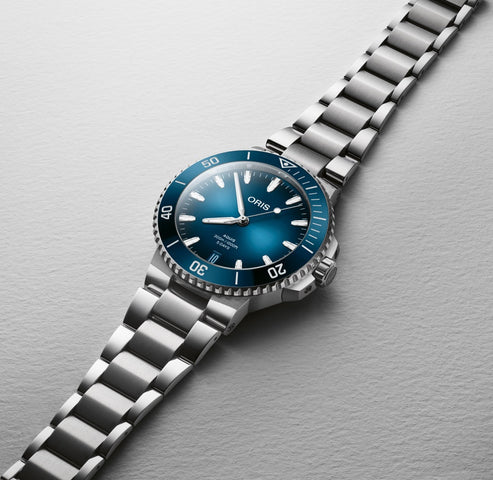 Oris Aquis Date Calibre 400 43.5mm Watch with blue dial, steel bracelet, steel case