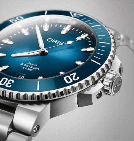 Oris Aquis Date Calibre 400 43.5mm Watch with blue dial, steel bracelet, steel case