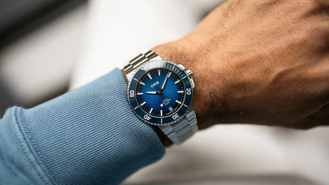 Oris Aquis Date Calibre 400 43.5mm Watch with blue dial, steel bracelet, steel case