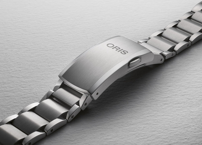 Oris Aquis Date Upcycle Calibre 400 43.5mm Watch with multicoloured dial, steel bracelet, steel case