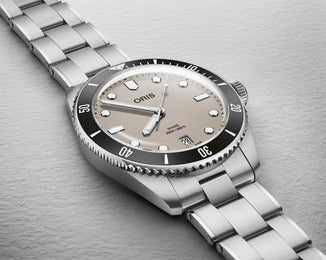 Oris Divers Date Watch with beige dial, steel bracelet, steel case