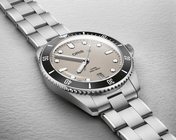Oris Divers Date Watch with beige dial, steel bracelet, steel case