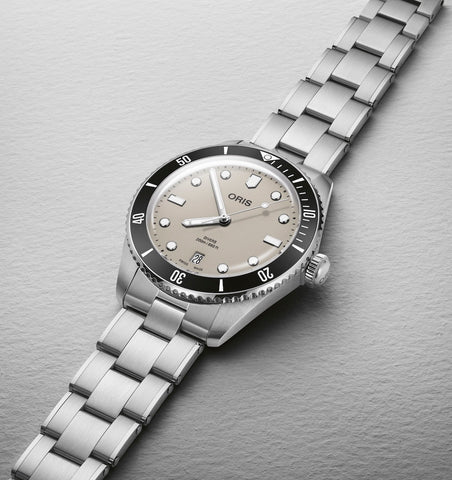 Oris Divers Date Watch with beige dial, steel bracelet, steel case
