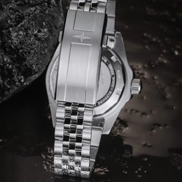 Davosa Ternos GMT Lucent Grey Red Penta Link Strap Watch