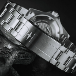 Davosa Ternos Professional 68h Automatic Watch product detail view