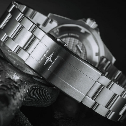 Davosa Ternos Professional 68h Automatic Watch product detail view