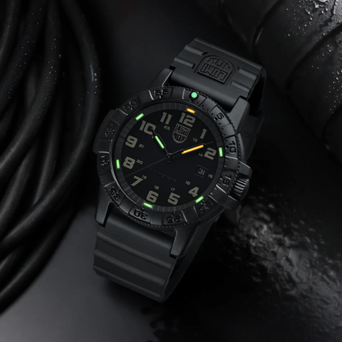 Luminox Leatherback Sea Turtle Giant 0320 Series Watch XS.0330 - detail view