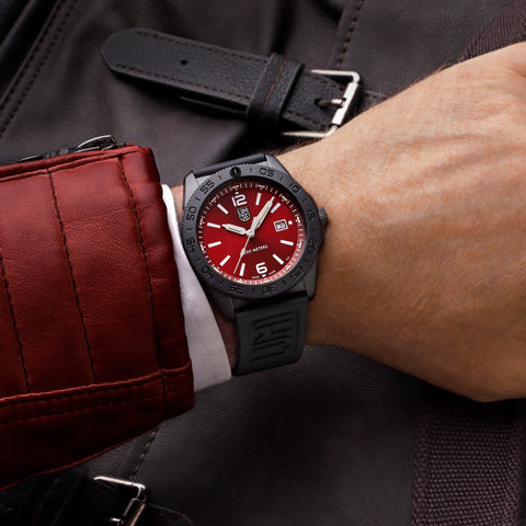 Luminox Pacific Diver Black Steel Red Watch XS.3135.B - detail view