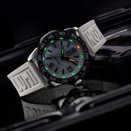 Luminox Pacific Diver Ripple Collection 3120M Series Watch XS.3128M.SET - detail view