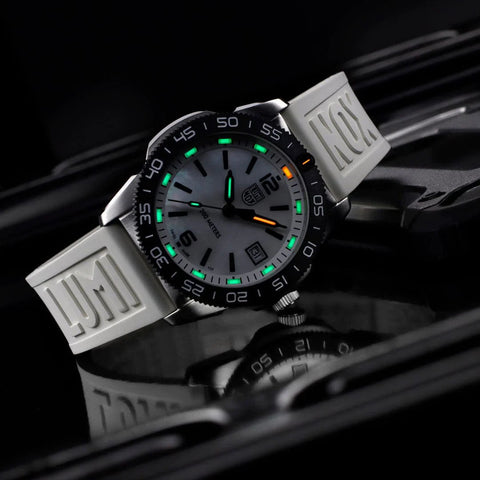 Luminox Pacific Diver Ripple Collection 3120M Series Watch XS.3128M.SET - detail view