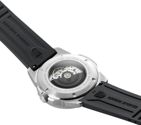 Luminox Pacific Diver 42mm 3100 Series Watch XS.3101 - detail view