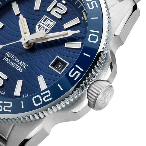 Luminox Pacific Diver 42mm 3100 Series Watch XS.3104 - detail view