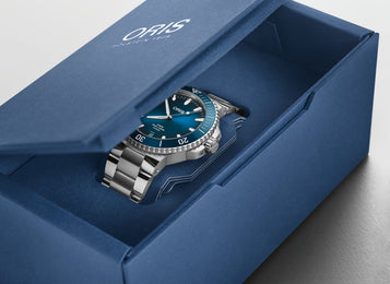 Oris Aquis Date Calibre 400 43.5mm Watch with blue dial, steel bracelet, steel case