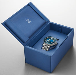Oris Aquis Date Calibre 400 43.5mm Watch with blue dial, steel bracelet, steel case