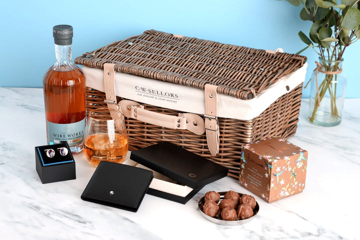 The Dark Peak Hamper, S237