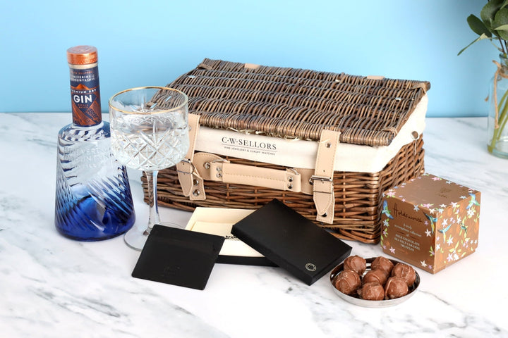 The Dovedale Hamper, S232