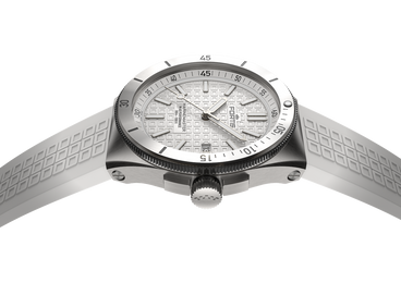 Fortis Marinemaster M-40 Snow White Watch