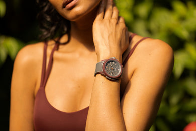 Norqain Watch Wild One & Norteq Burgundy Grey Mesh