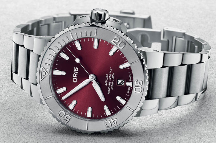 Oris Aquis Date Sunray Cherry Red 41.5 Bracelet